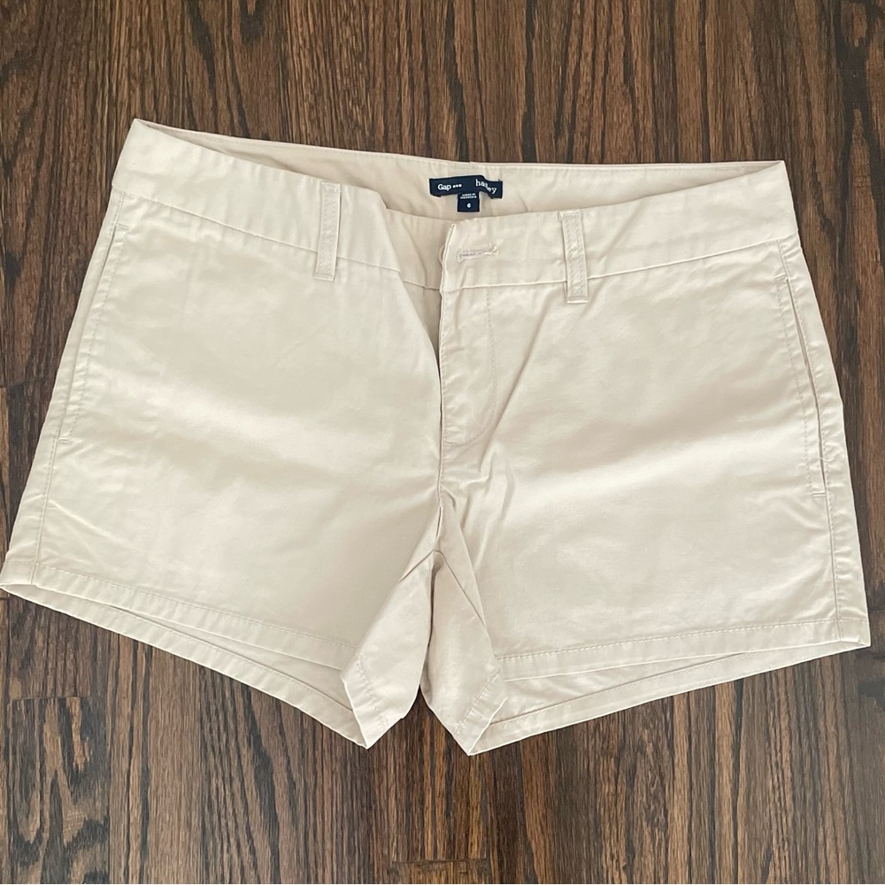 Gap Hadley 4 inch Khaki Shorts